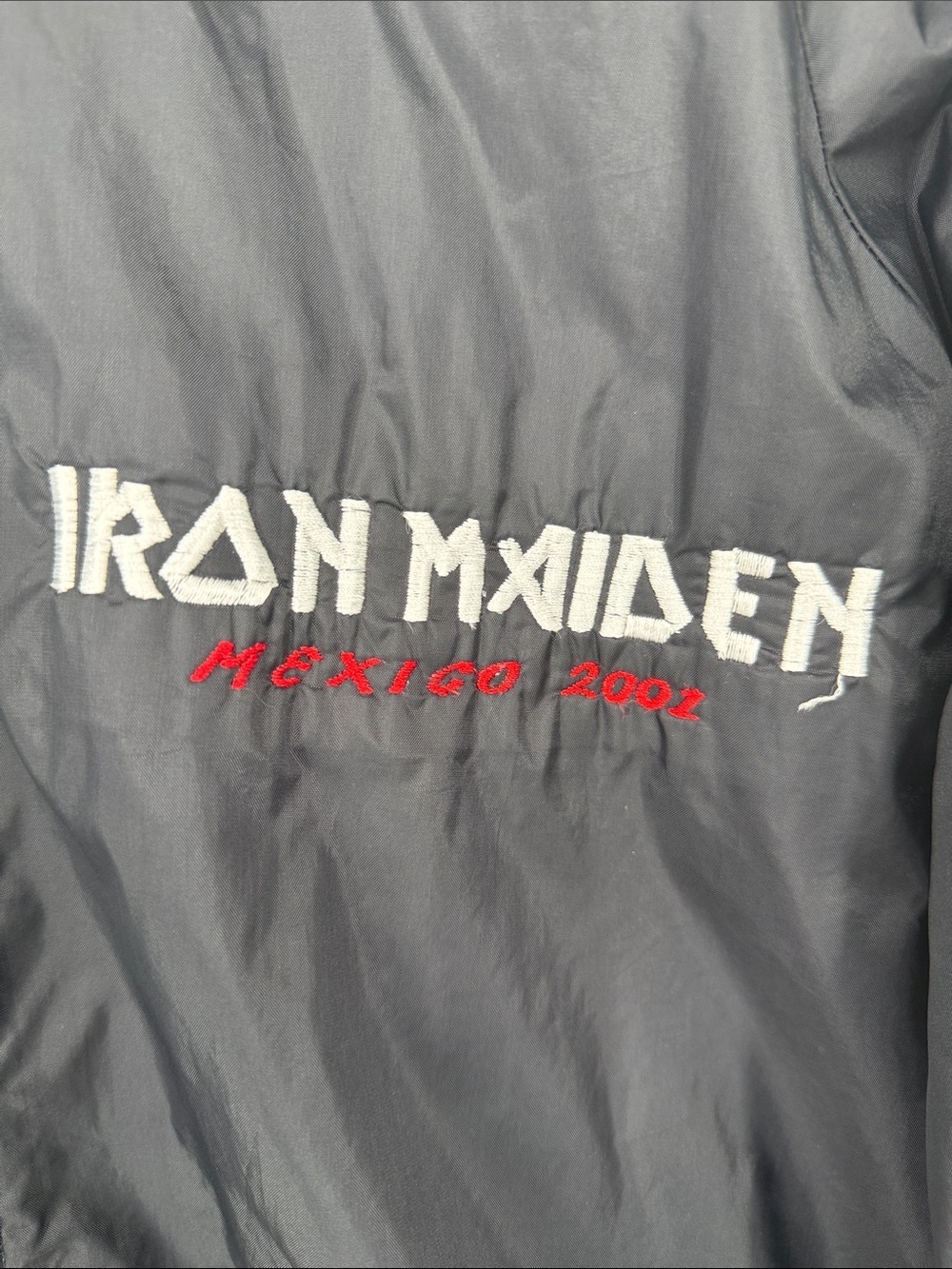 Iron Maiden Brave New World Tour 2001 Black Zip-Up Windbreaker Jacket - Picture 2 of 6